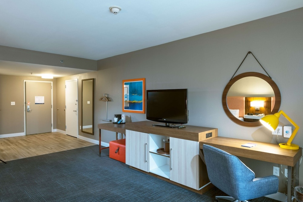 Image of Hampton Inn & Suites Jamestown