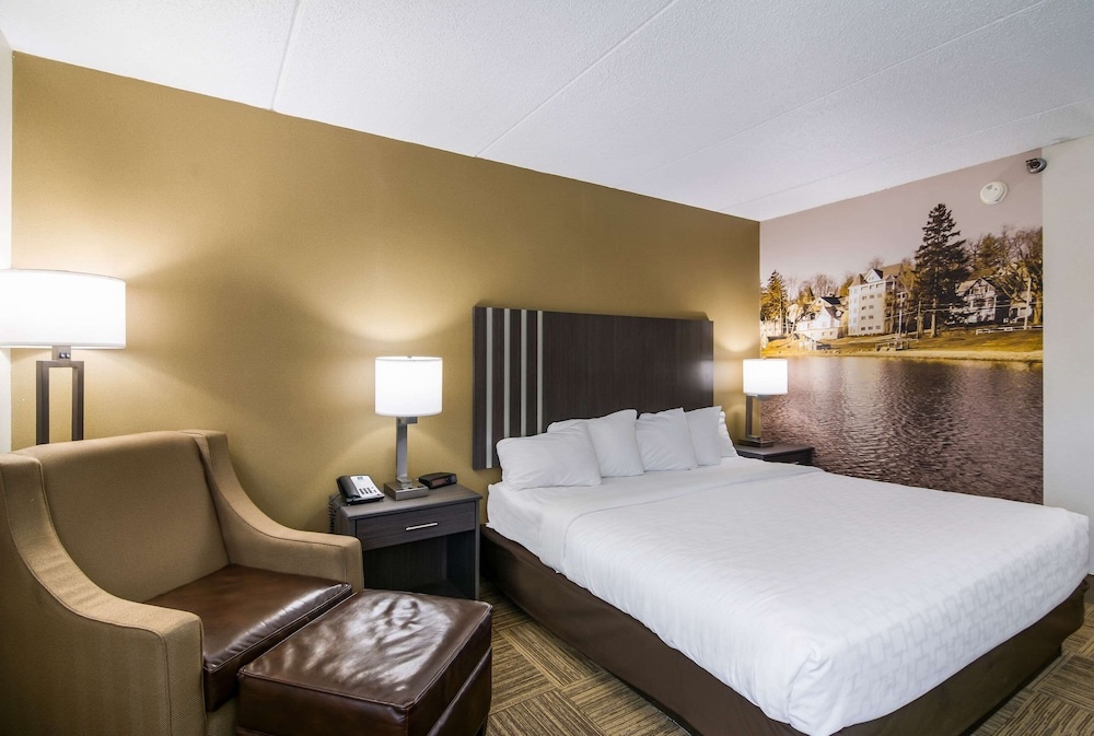 Image of Clarion Pointe - Jamestown