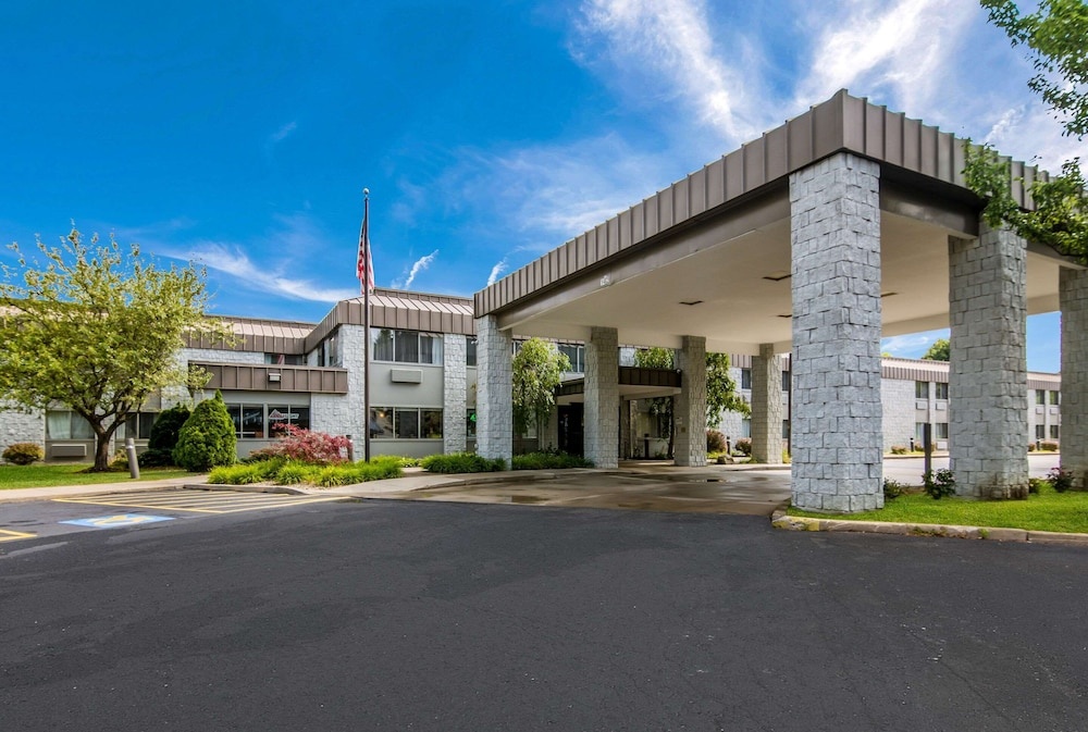 Image of Clarion Pointe - Jamestown
