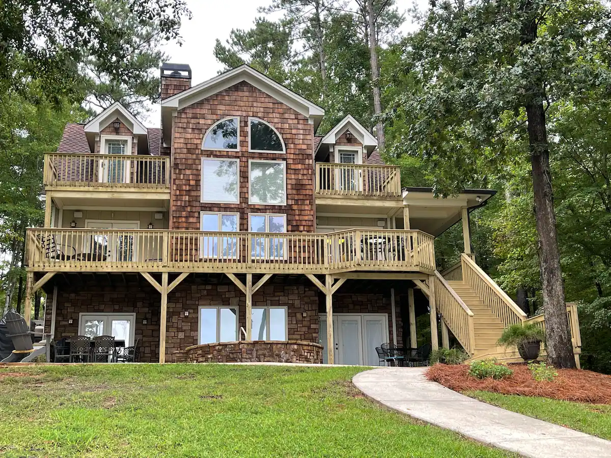 Image of Lakeside Retreat