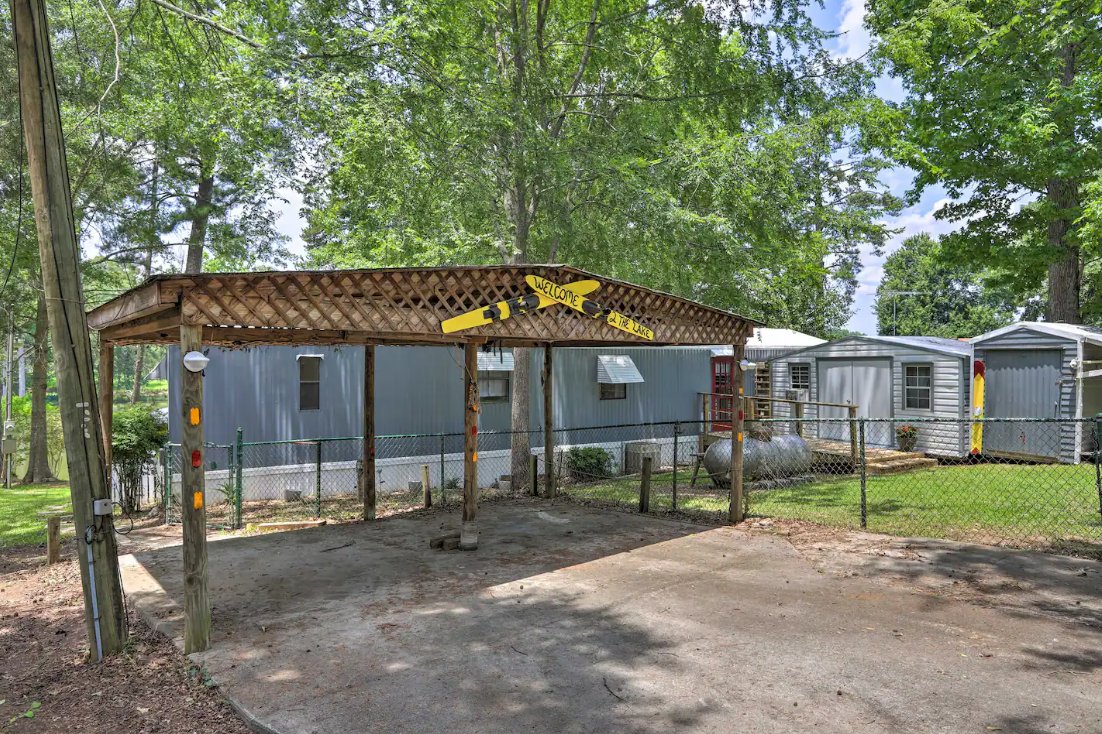 Image of New! Lake Sinclair House w/ Lake Access & Kayaks