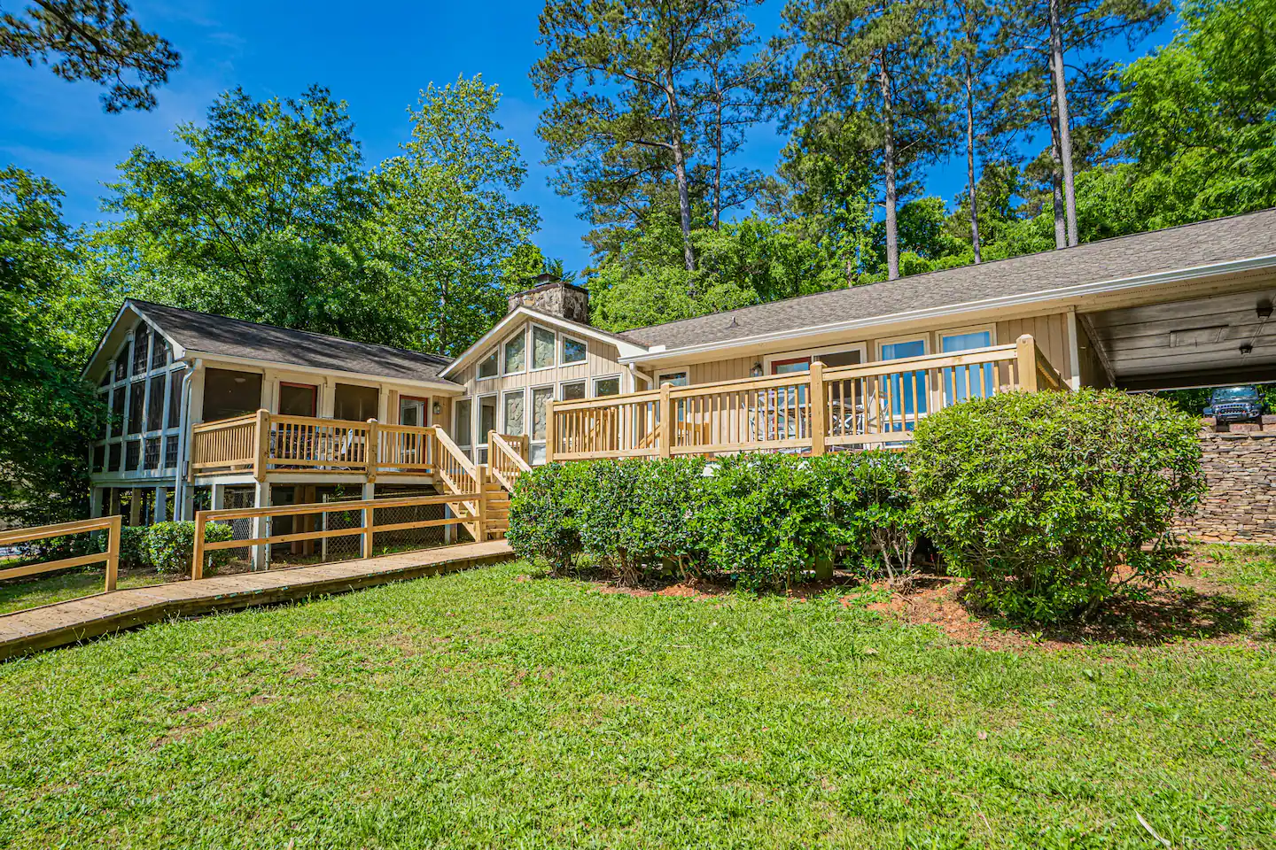 Image of Spacious Lakefront Home-big lot, deep water