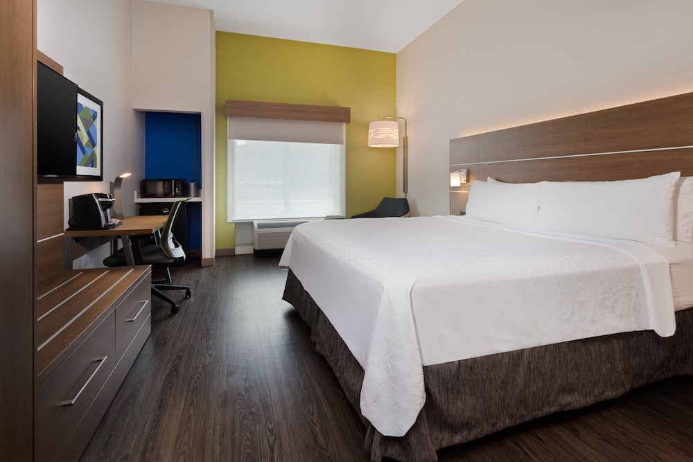 Image of Holiday Inn Express & Suites Largo