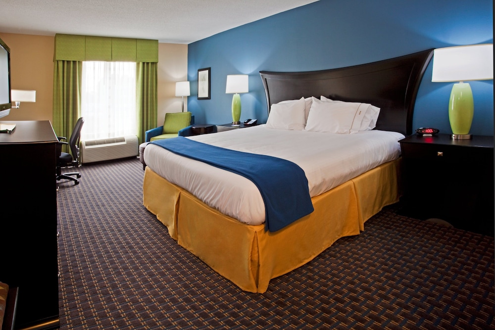 Image of Holiday Inn Express & Suites Largo