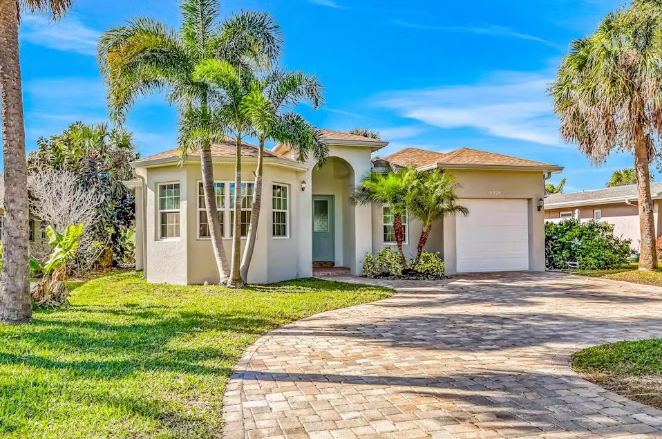 Image of 3 Palms Beachfront Vacation Rentals