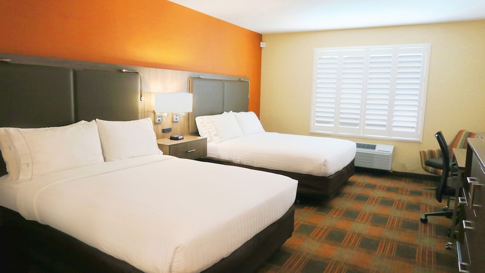 Image of Holiday Inn Express & Suites Elk Grove Central