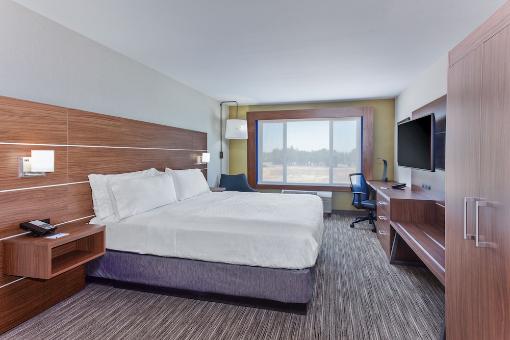 Image of Holiday Inn Express & Suites Elk Grove West