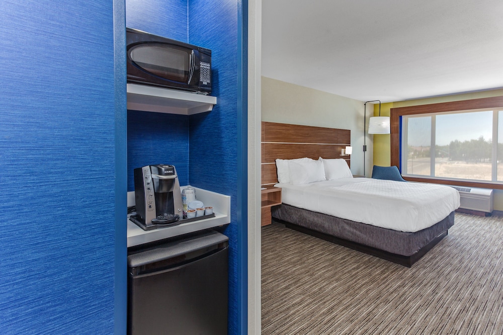 Image of Holiday Inn Express & Suites Elk Grove West