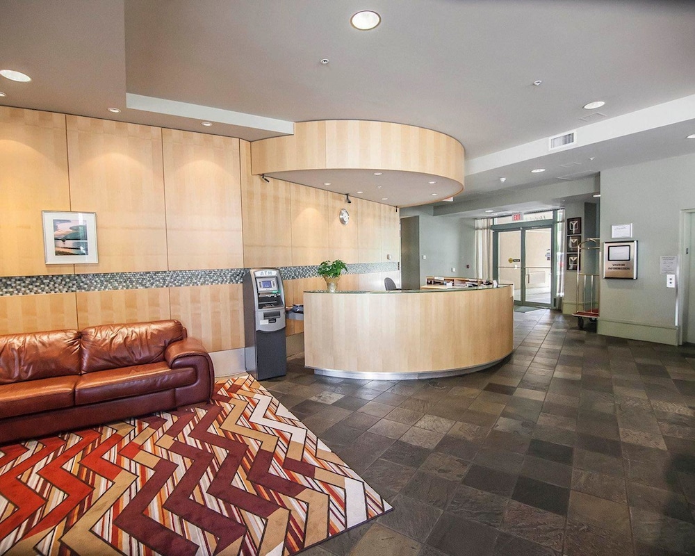 Image of Comfort Hotel Vancouver Airport