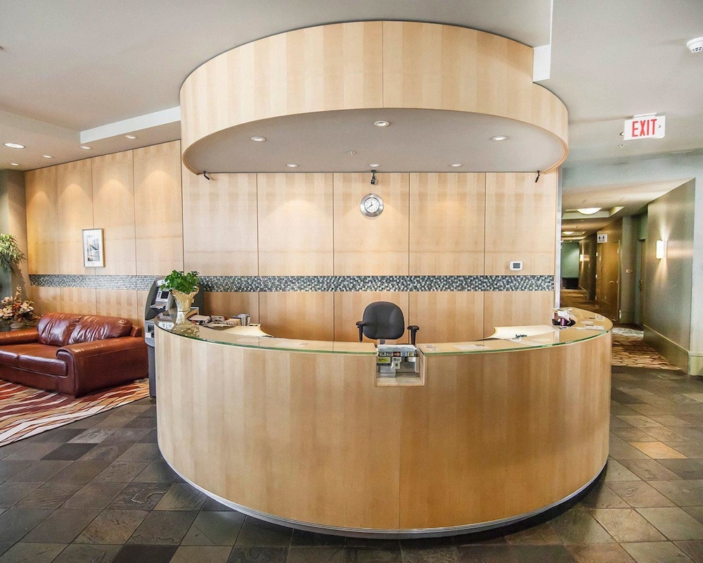 Image of Comfort Hotel Vancouver Airport