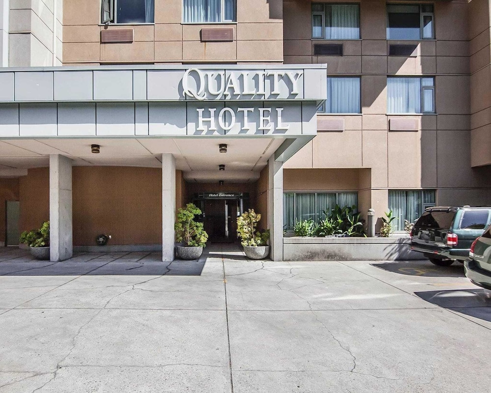 Image of Comfort Hotel Vancouver Airport