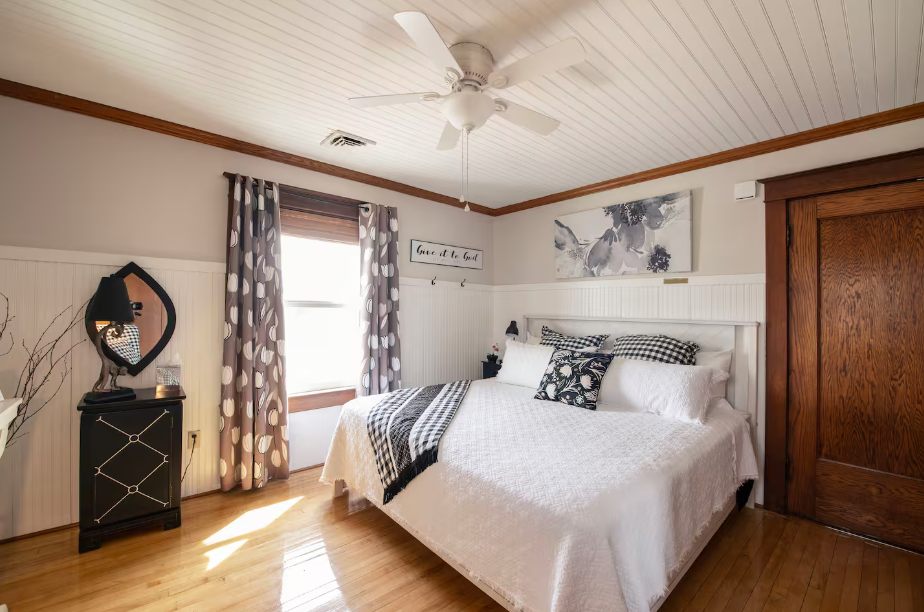 Image of Historic Downtown Chocolate Haus Apartment