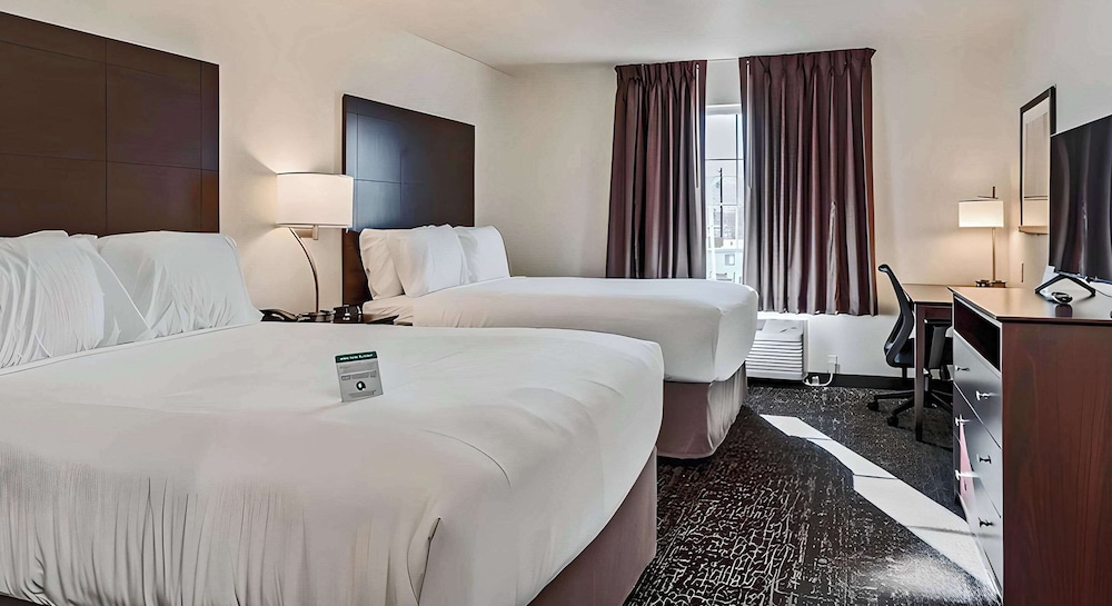 Image of Cobblestone Hotel and Suites