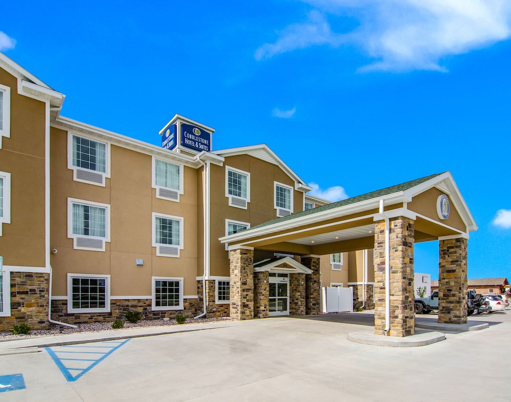 Cobblestone Hotel and Suites