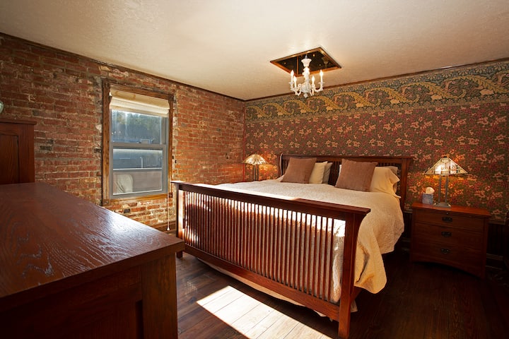 Image of Beautiful Historic Apartment in Downtown Truckee