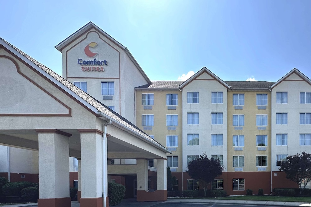 Image of Comfort Suites Airport