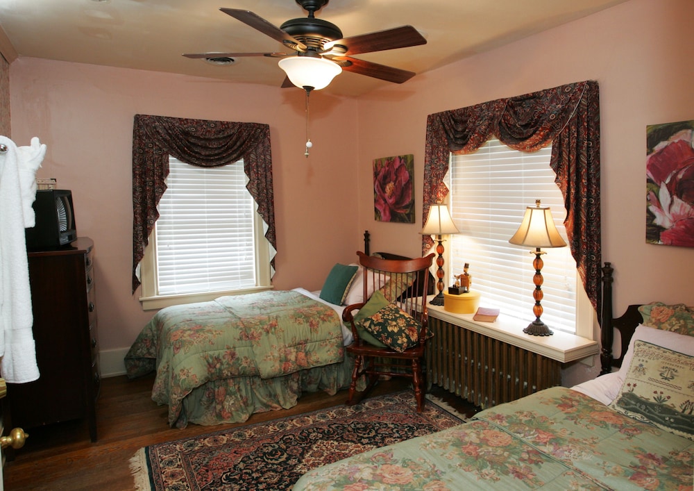 Image of Williamsburg Manor Bed & Breakfast