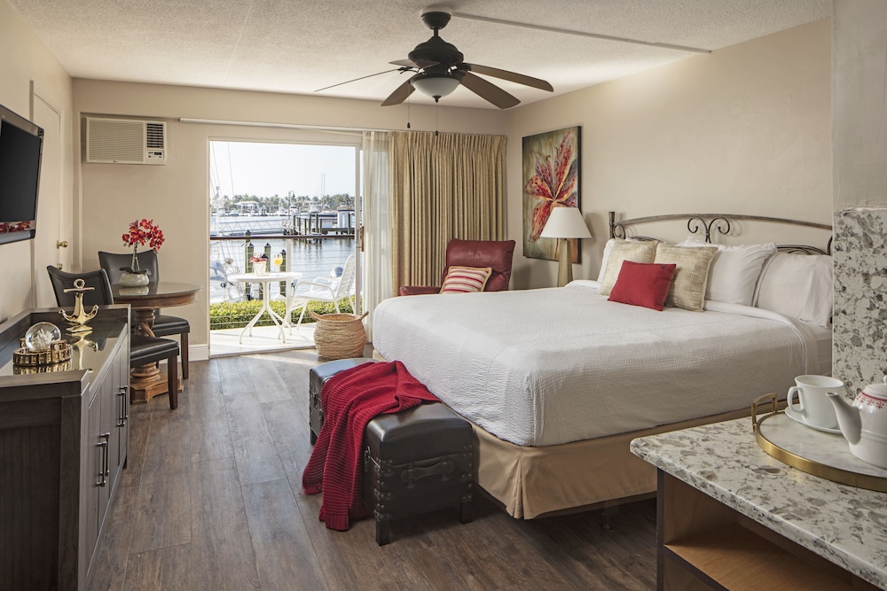 Image of Cove Inn On Naples Bay