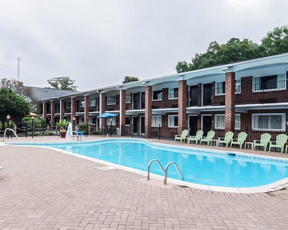 Image of Rodeway Inn & Suites Williamsburg Central