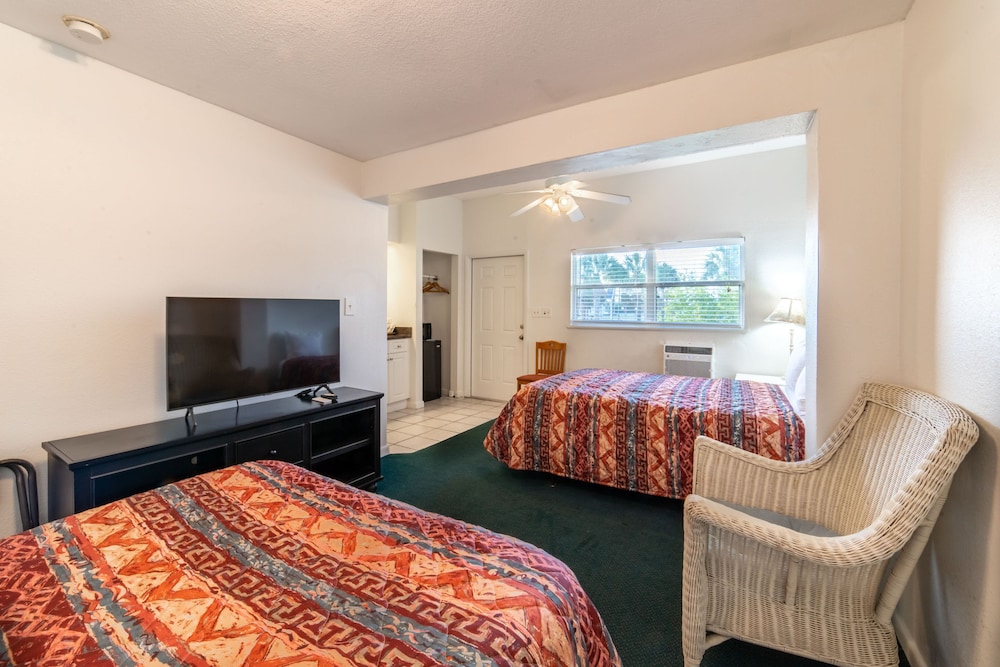 Image of Captain's Table Hotel