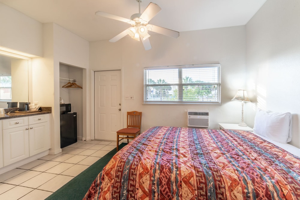 Image of Captain's Table Hotel