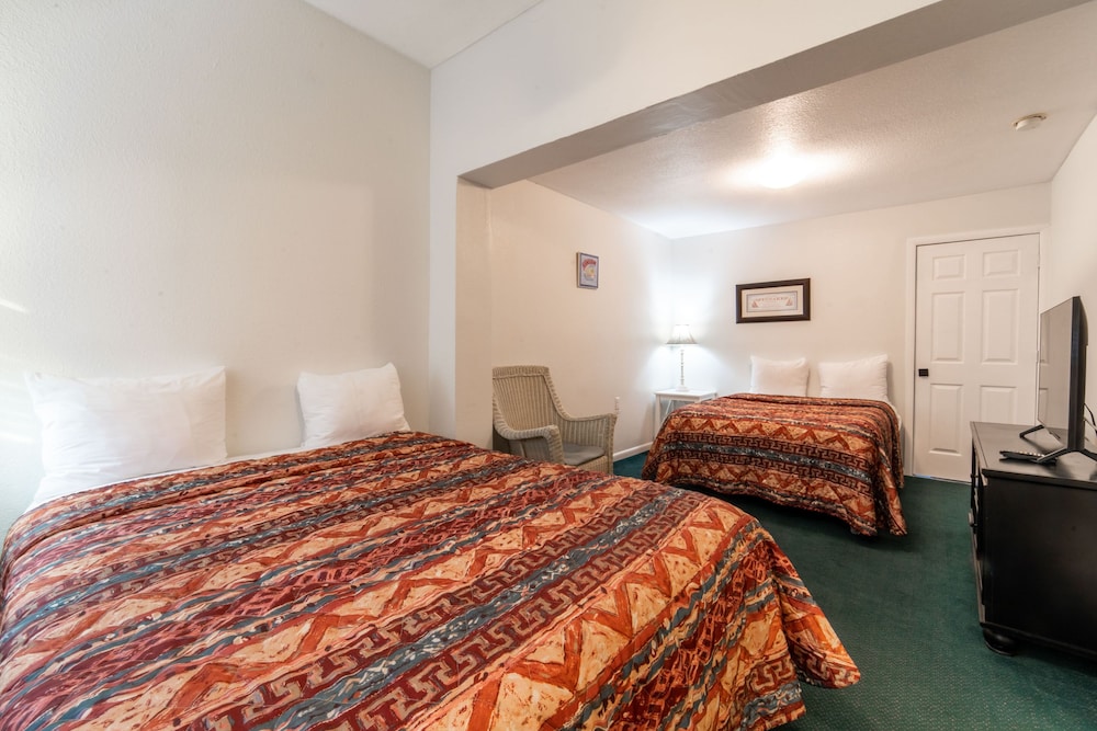 Image of Captain's Table Hotel