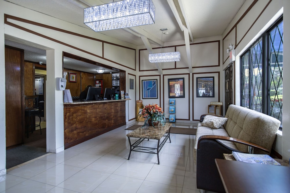 Image of Spinnaker Inn of Naples
