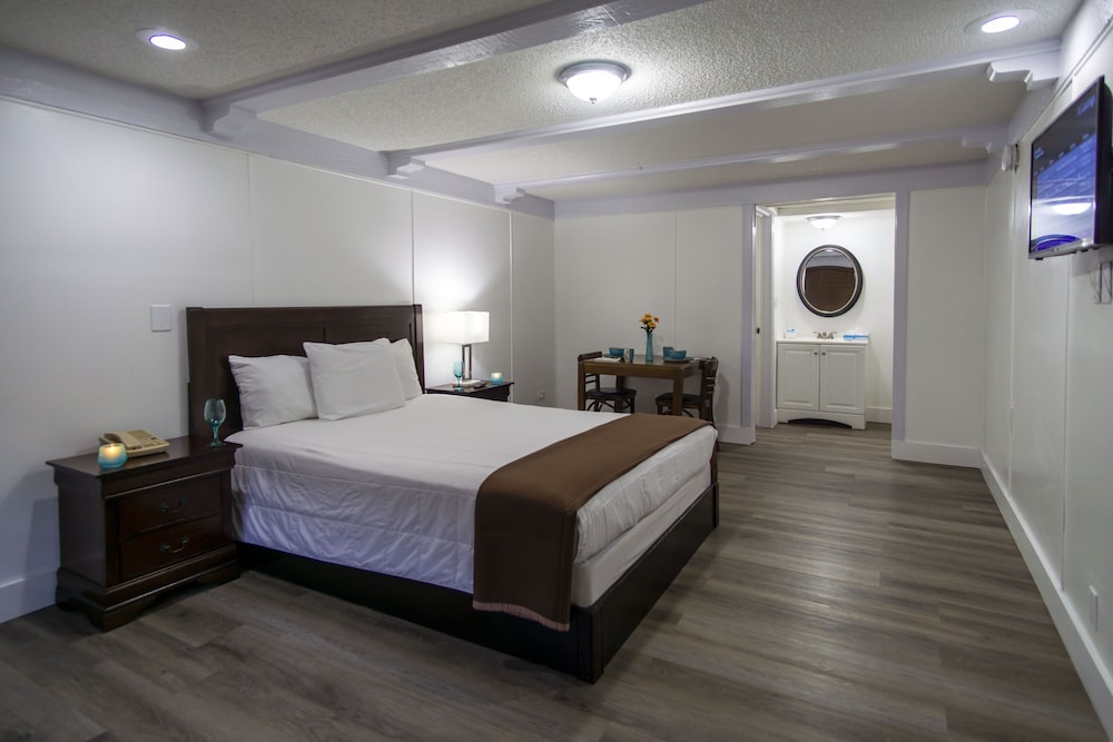 Image of Spinnaker Inn of Naples
