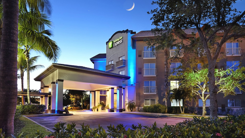 Image of Holiday Inn Express & Suites Naples Downtown - 5th Avenue by IHG