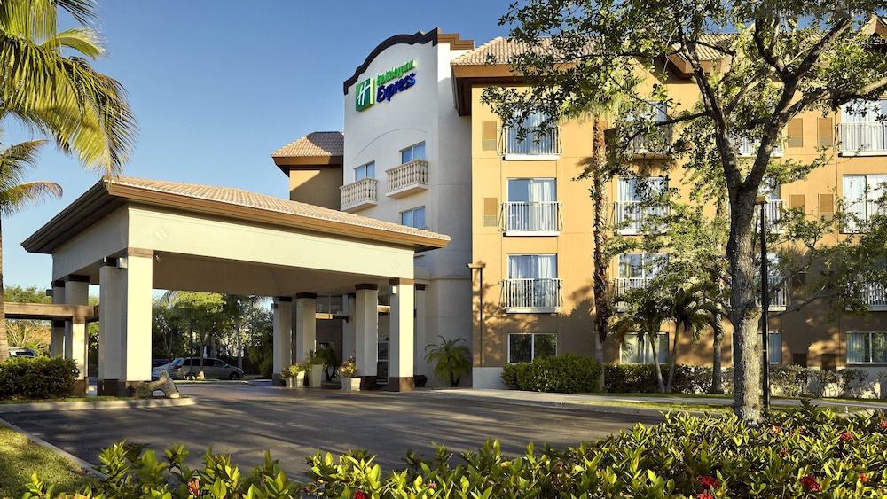 Image of Holiday Inn Express & Suites Naples Downtown - 5th Avenue by IHG