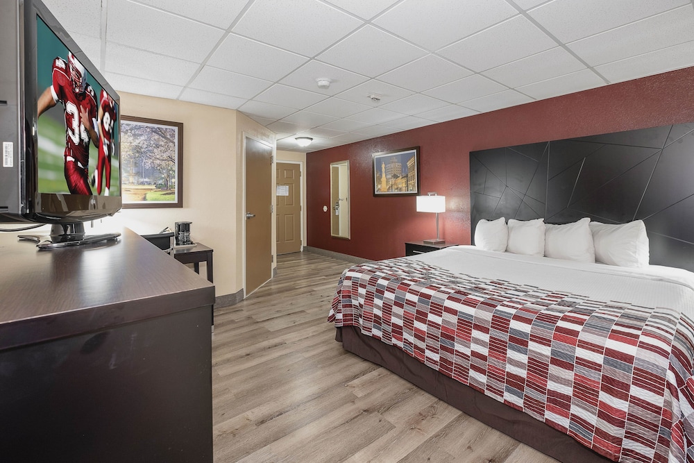 Image of Red Roof Inn & Suites Macon