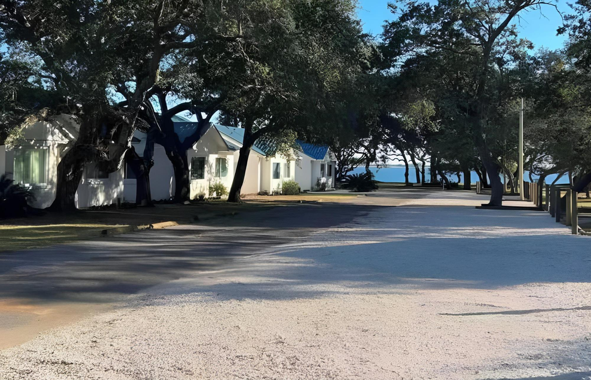 Image of Sunwood Cove Cottage: D - Cozy Cottage with Beach Access