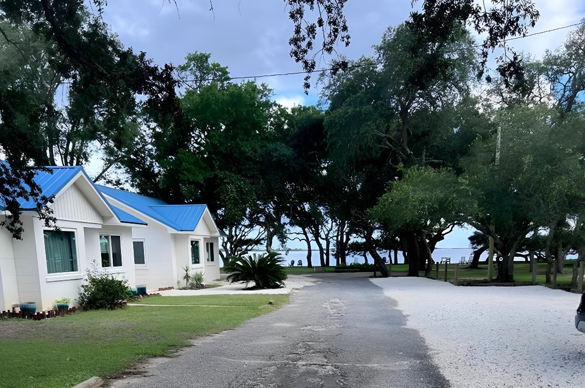 Image of Sunwood Cove Cottage: E - Cottage just steps from the water!