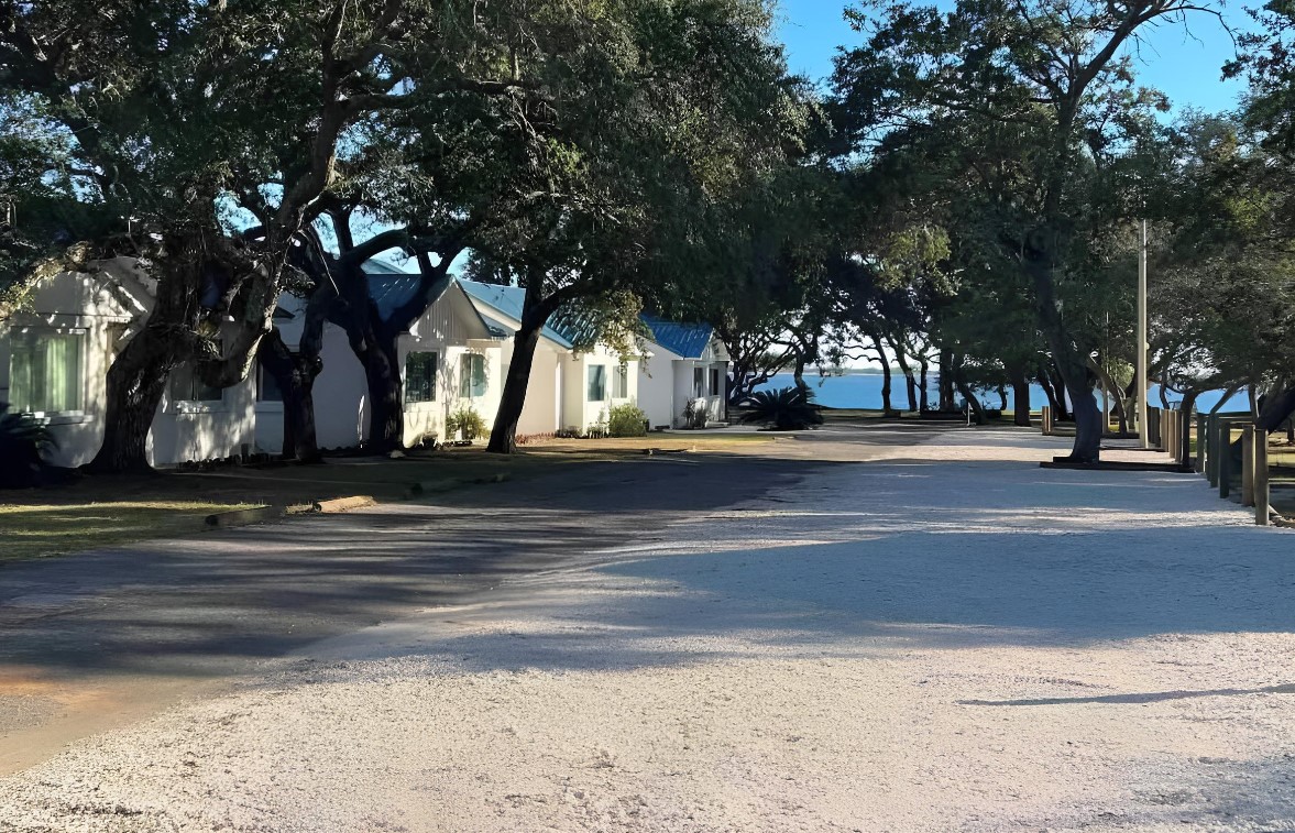Image of Sunwood Cove Cottage: F - Peaceful Waterfront Cottage