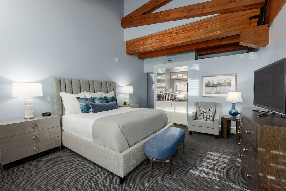 Image of Boston Yacht Haven Inn & Marina