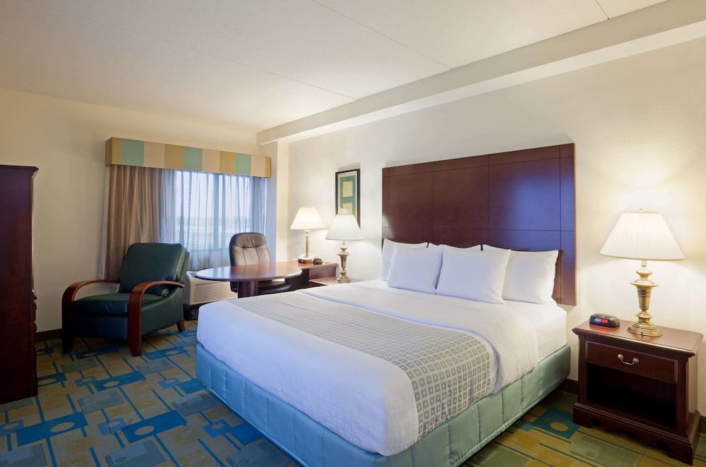 Image of La Quinta Inn & Suites by Wyndham Boston Somerville
