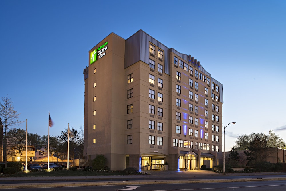 Image of Holiday Inn Express & Suites Boston - Cambridge