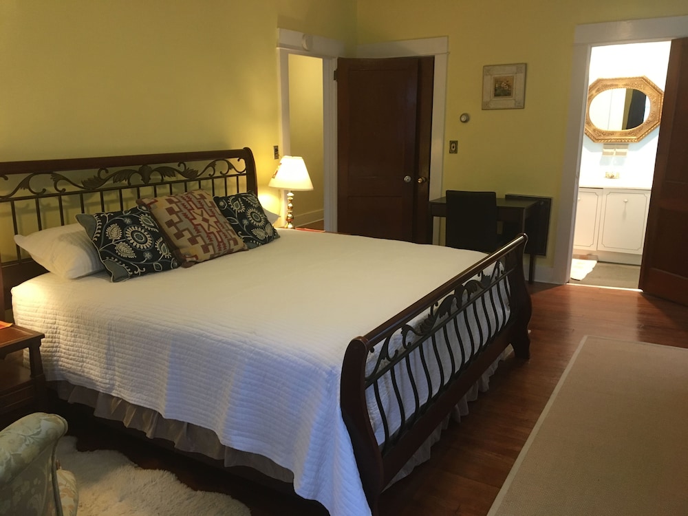Image of Kenoza Lake View Manor
