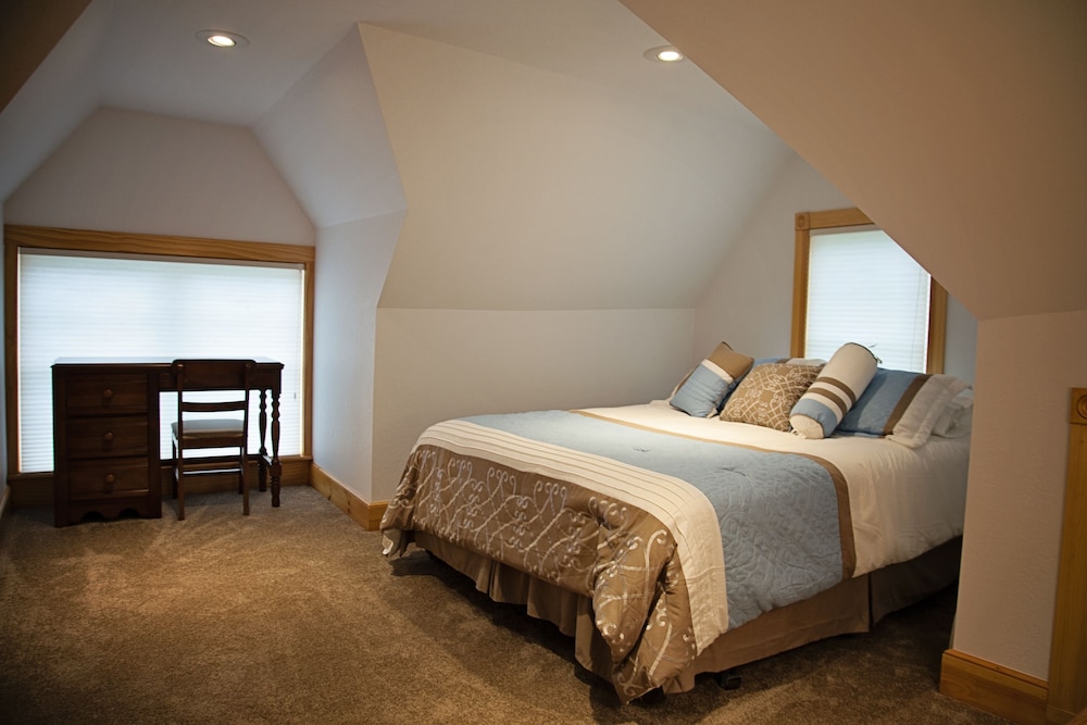 Image of Blue Hill Lodge