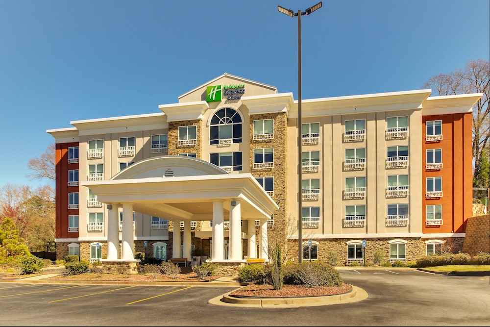 Image of Holiday Inn Express & Suites Columbus Fort Benning