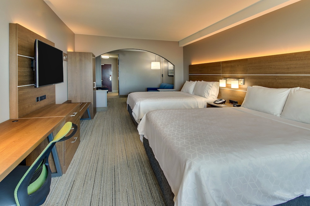 Image of Holiday Inn Express & Suites Columbus Fort Benning