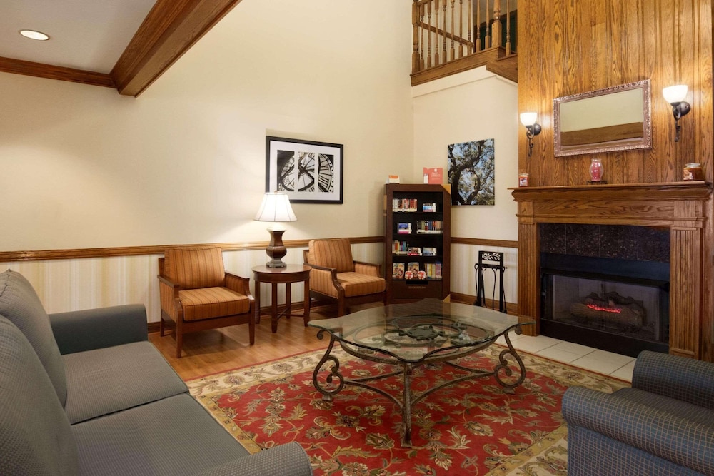 Image of Country Inn & Suites Columbus North