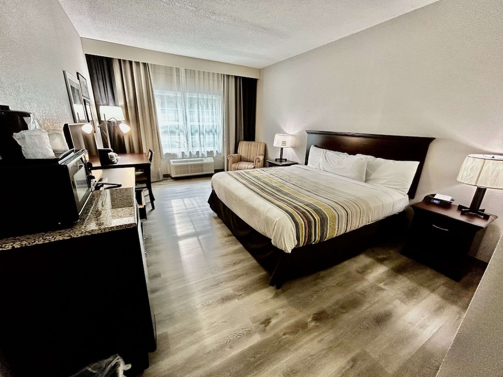 Image of Country Inn & Suites Columbus North