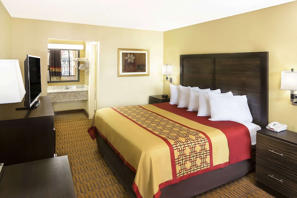 Image of Days Inn North Columbus