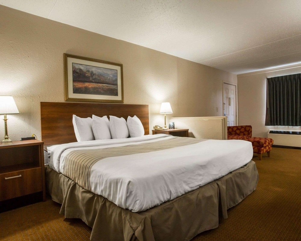Image of Econo Lodge Inn & Suites at Fort Benning
