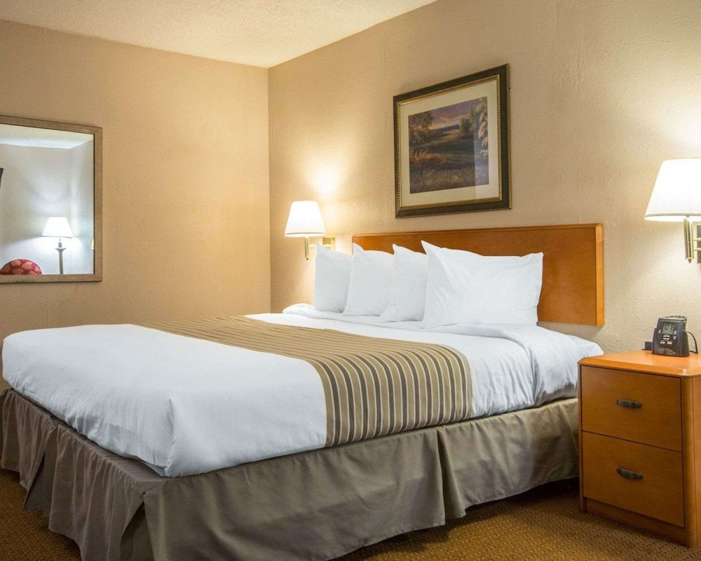 Image of Econo Lodge Inn & Suites at Fort Benning