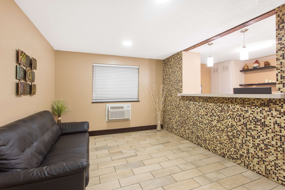Image of Super 8 by Wyndham Columbus Airport