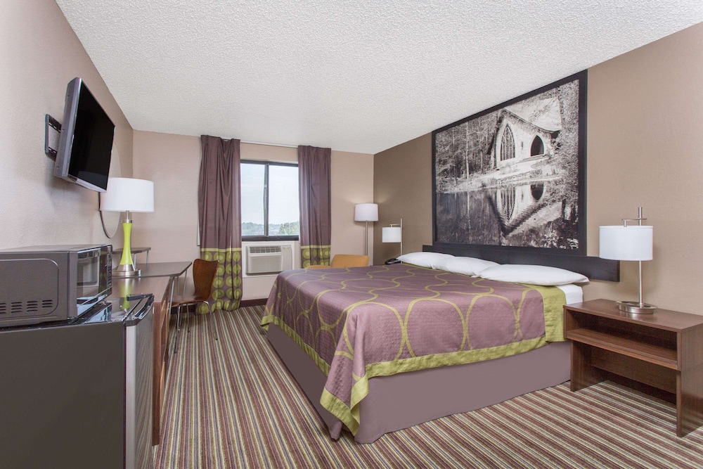Image of Super 8 by Wyndham Columbus Airport