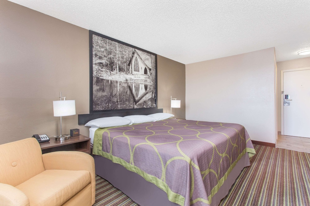 Image of Super 8 by Wyndham Columbus Airport
