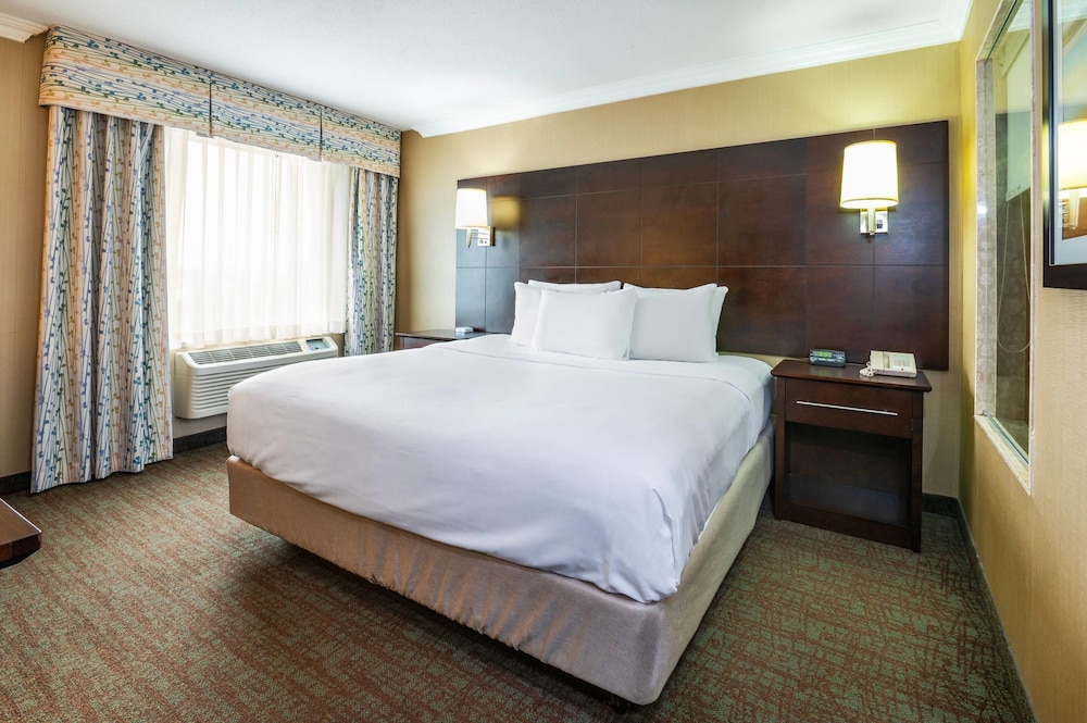 Image of Comfort Inn & Conference Centre Toronto Airport